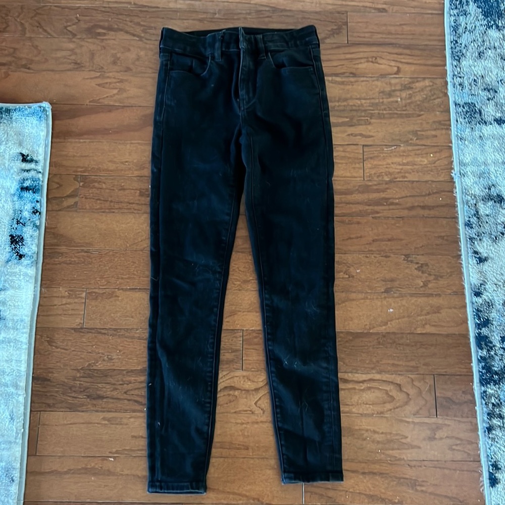 Woman’s American Eagle jeans